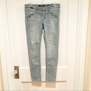 ⭐️ T-Rex Distressed Light Wash Skinny Jeans 29
